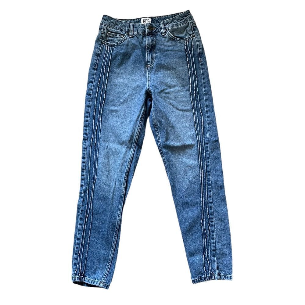 URBAN OUTFITTERS BDG Mom Jeans Size 26 x 32